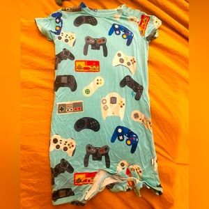 Posh peanut size 9/12 month limited edition gamer print romper. Worn twice. GUC
